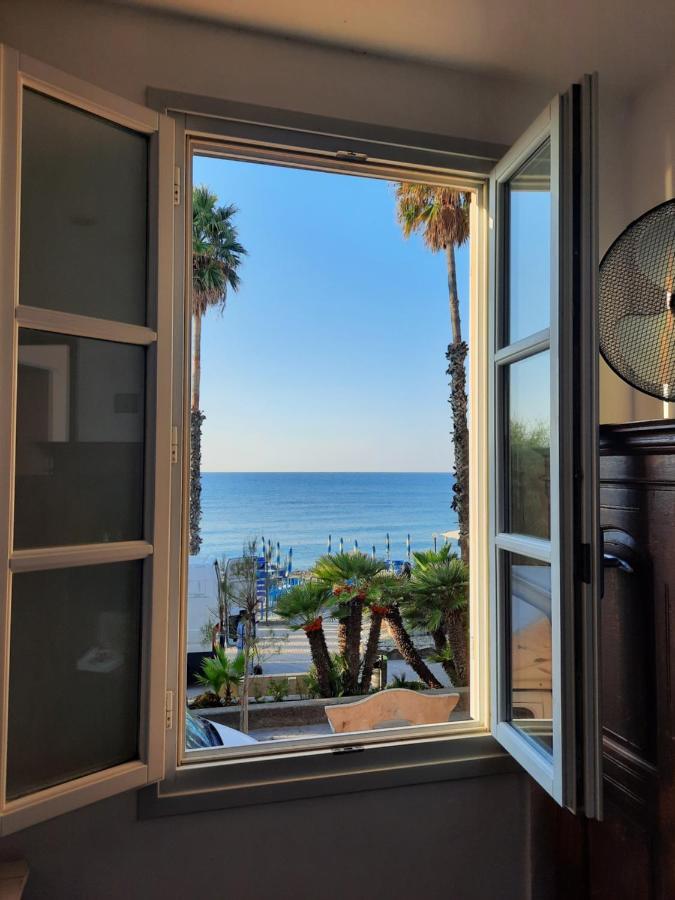 Villa Finestre Sul Mare San Lorenzo al Mare Habitación foto